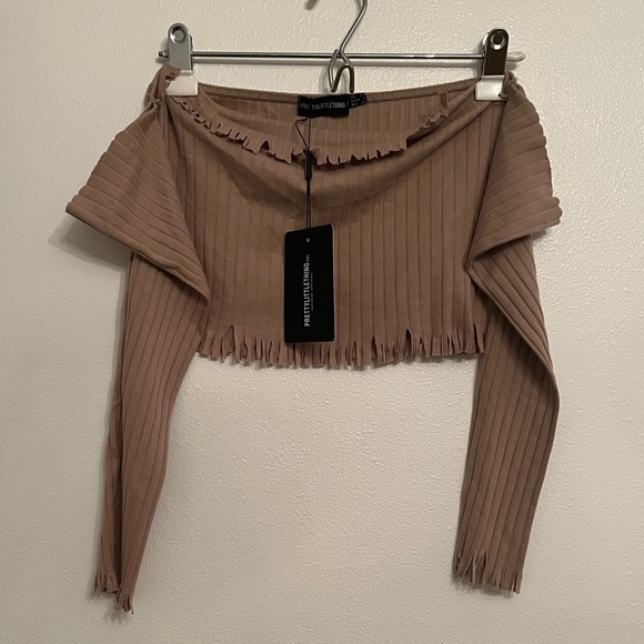 NWT Pretty Little Thing Ribbed Crop Top - Picture 4 of 8